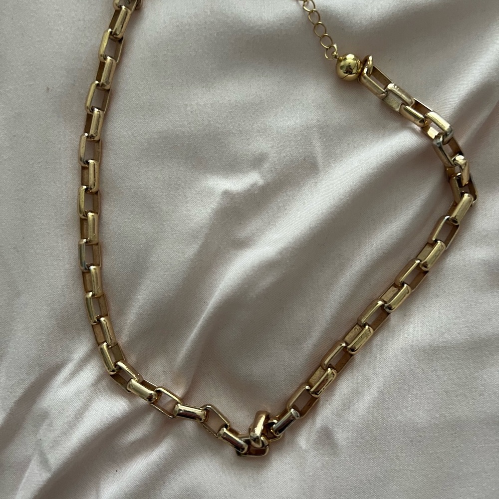 Elegant Gold Chain Necklace